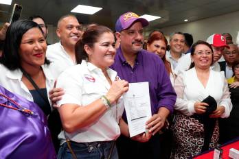 El CNE desestimó el recurso presentado contra la lista número 2, confirmando que cumple con las normas de paridad y alternancia de género .