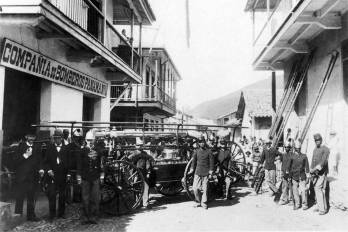 A través de episodios como el incendio del Hotel Roma y la tragedia del Polvorín, la institución forjó su identidad.