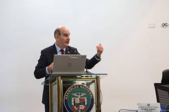 El ministro del MEF, Felipe Chapman.