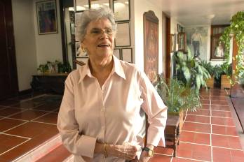 Fotografía de archivo fechada el 30 de abril de 2005 de la expresidenta de Nicaragua, Violeta Barrios de Chamorro, durante una entrevista con EFE en Managua (Nicaragua).