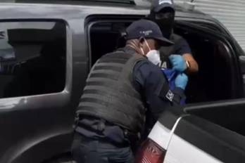 Tanto el aprehendido como los paquetes fueron remitidos a las autoridades correspondientes.