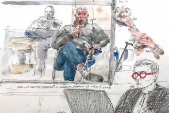 Este boceto judicial creado el 17 de septiembre de 2024 muestra al acusado Dominique Pélicot durante su juicio en el que se le acusa de drogar a su esposa para que él y decenas de desconocidos pudieran violarla en su casa en Mazan, una pequeña ciudad en el sur de Francia.