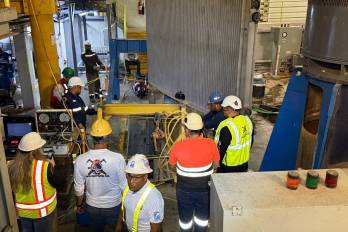 Técnicos del IDAAN en la planta potabilizadora de Chilibre.