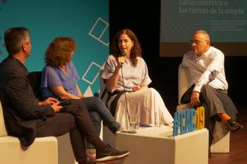 De izquierda a derecha: los escritores Javier Rodríguez Marcos (España), Berna González Harbour (España), Guadalupe Nettel (México) y Horacio Castellanos Moya (El Salvador).