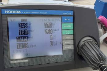 Analizador de gases para motores de combustión interna utilizado por los investigadores.