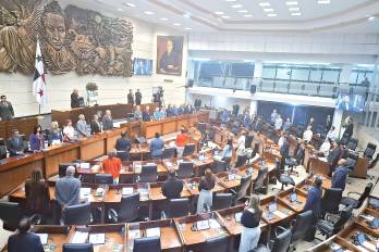 Asamblea revisa a contrarreloj proyectos de ley; queda fuera el reglamento interno