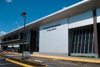 Fachada del Aeropuerto Internacional Enrique Malek.