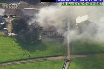 KUMAMOTO (Japan), 28/07/2026.- A handout photo made available by the Ministry of Defense shows a building on fire following a powerful earthquake in Uki City, Kumamoto Prefecture, Japan, 28 July 2026. According to the Japan Meteorological Agency, an earthquake of a magnitude estimated at 7.1 struck Kumamoto Prefecture, southwestern Japan. (Terremoto/sismo, Japón) EFE/EPA/DEFENSE MNISTRY HANDOUT JAPAN OUT EDITORIAL USE ONLY/ HANDOUT EDITORIAL USE ONLY/NO SALES