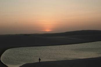 Puesta del sol en el Parque Nacional de los Lençois Maranhenses.