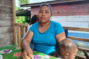 Jessica Becker madre de la bebé Michelle Becker, fallecida en medio de la protesta y la intervención policial en Pueblo Nuevo.