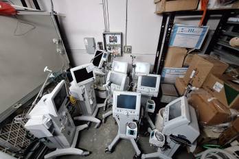 Equipos dañados y abandonado en el hospital de Las Tablas.
