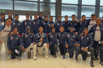 Jugadores de la selección sub-18 de béisbol de Panamá durante su salida del Aeropuerto Internacional de Tocumen hacia República Dominicana.