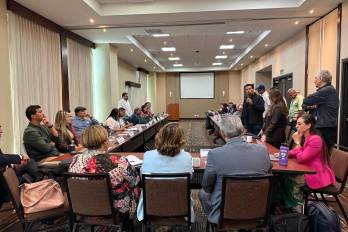 Imagen de la reunión de este viernes 19 de junio, en la que representantes del sector pesquero y acuícola se levantan de la mesa técnica, dejándola en un limbo institucional tras desacuerdos con el Gobierno