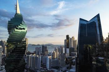 IMHPA advierte lluvias aisladas y radiación UV extrema en varias regiones.