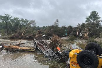 Fotografía de los escombros ocasionados debido a las inundaciones en el área de Kerrville, Texas.