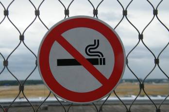 La OMS calcula que el tabaco mata actualmente a más de ocho millones de personas por año en el mundo, incluyendo 1,3 millones de fumadores pasivos expuestos al humo