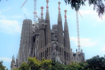Aún inconclusa, la Sagrada Familia sigue siendo una obra visitada por miles de turistas de todas partes del mundo.