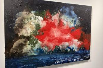Fotografía de la obra 'Under the Red Sky' -'Bajo el cielo rojo'- (2023) del español Miquel Barceló expuesta en la galería Jorge Mara La Ruche en la feria de Art Basel, el 7 de noviembre de 2013, en Miami Beach, Florida (EE.UU).