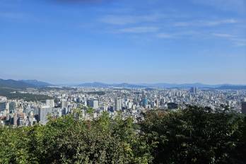 Vista de la ciudad de Seúl desde el mirador de la montaña Namsan.