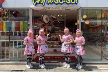 Una madre amamantando a su bebé es algo tierno, una flor es linda, pero ninguna de estas imágenes es kawaii.