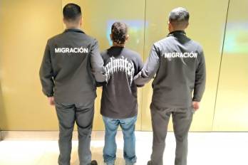 Inspectores del Servicio Nacional de Migración mantienen controles rigurosos en las zonas de llegada internacional del Aeropuerto de Tocumen.