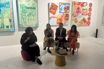 El conversatorio fue moderado por la curadora Liz Lasso y la directora de la Fundación Aristides Ureña Ramos Patricia Ku en la galería de arte Marjalizo, en Soho Mall.