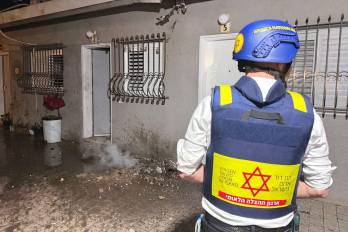 Israel sostiene que los lanzamientos de cohetes continuaron tras el alto el fuego con Hezbolá.