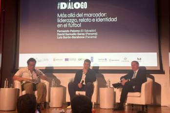 Instantes del diálogo: ‘Más allá del marcador: Liderazgo, relato e identidad en el fútbol’.