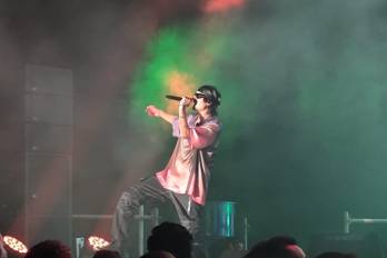 El artista venezolano Danny Ocean durante su concierto en Panamá.