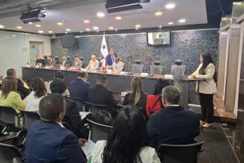 Entrevista a la abogada Johana Patricia Díaz Alberola en la Comisión de Gobierno de la Asamblea.