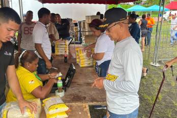 Los asistentes deberán portar su cédula y bolsa reutilizable.