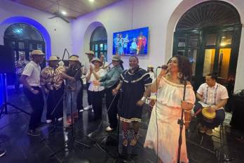 Afrodisíaco celebró con una gran agrupación folclórica los 10 años de su victoria en Viña del Mar.