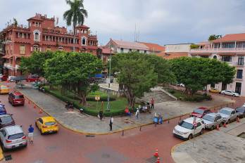 El estudio resalta que uno de los rasgos del cambio demográfico de Panamá, es el importante crecimiento urbano, al punto que 2 de cada 3 personas residen en zonas urbanas.