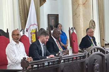 El plan financiero para 2026 incluye más de $72 millones para descentralización y nuevas inversiones en espacios públicos.