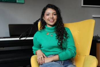 Borelly creó “Voz Propia”, una iniciativa que impulsa la formación de jóvenes en comunicación y otras habilidades para su desarrollo personal y profesional.