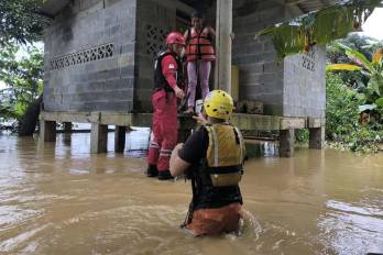 Decenas de familias fueron evacuadas en la provincia de Veraguas tras inundaciones provocadas por el impacto indirecto del huracán Melissa en Panamá.