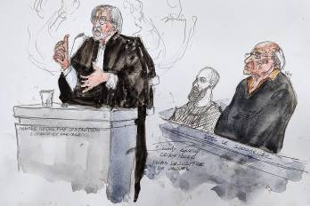 Este boceto judicial creado el 22 de mayo de 2025 muestra al acusado, el cirujano francés jubilado Joel Le Scouarnec (derecha), y al abogado Rodolphe Constantino (izquierda), representando a los demandantes de la asociación Enfance et Partage.