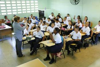 La alfabetización abre nuevas oportunidades para jóvenes y adultos y fortalece su participación en la sociedad.