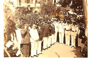 Entonación del Himno Nacional del Perú en ceremonia de homenaje en Panamá, 1937.