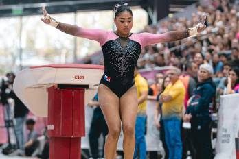 La gimnasta Hillary Heron.