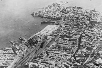 En esta foto de entre 1909 y 1932 se observa la extensión del centro de la ciudad de Panamá. Barrios como Santa Ana, El Chorrillo y El Maranón habían sido urbanizados y construidos con viviendas de inquilinato.