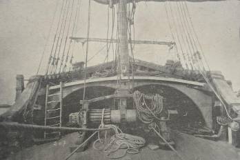 Cubierta y tila de prisma de la carabela Santa María en la Expo Sevilla 1929 - Revista Mundial 470, año IX, junio 1929.