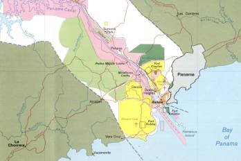 Mapa de la franja de la Zona del Canal con los sitios de defensa de los Estados Unidos y el territorio de Panamá. Véase como Arraijan se ubica en el límite de la zona canalera.
