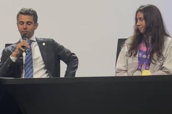 El director de Pandeportes, Miguel Ordóñez (izq.) y Emily Santos.
