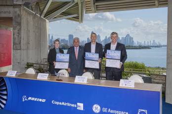 En la firma aparecen de izquiera a derecha: Stephanie Pope, presidenta y CEO de Aviación Comercial de Boeing; José Raúl Mulino, presidente de la República de Panamá; Pedro Heilbron, presidente ejecutivo de Copa Airlines y Lawrence Culp, Jr., presidente y CEO de GE Aerospace.