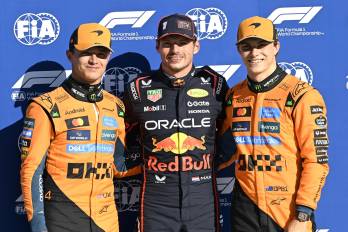 El neerlandés Max Verstappen (centro) celebra su 'pole' en el Gran Premio de Italia.