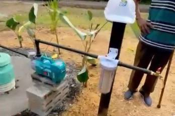 Su equipo instaló una bomba de agua en la vivienda de uno de los residentes del corregimiento junto con tres filtros, un sistema de recolección y filtración del agua de lluvia.