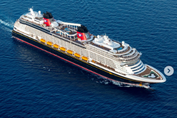 Imagen de Instagram de un crucero de Disney navegando por el caribe.