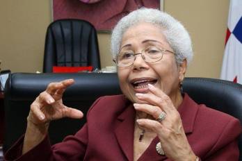 La exprocuradora de la Administración, Alma de Fletcher, afirmó que ejercer sin licencia actividades de la Bolsa de Valores, como ejecutivos principales viola la ley penal. Archivo|La Estrella de Panamá