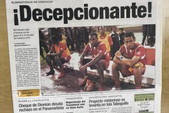 Los rostros de los jugadores panameños reflejan la frustración de una eliminatoria que se les escapó en 18 minutos.